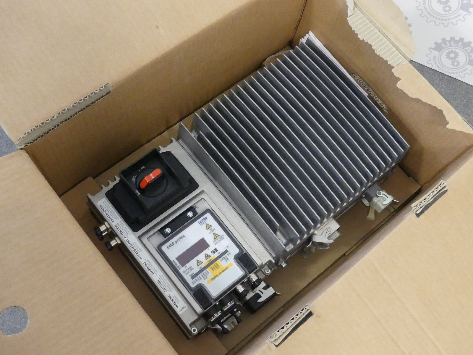 Lenze E84DHMFC4024R6SLCE vbInverter Drives 8400