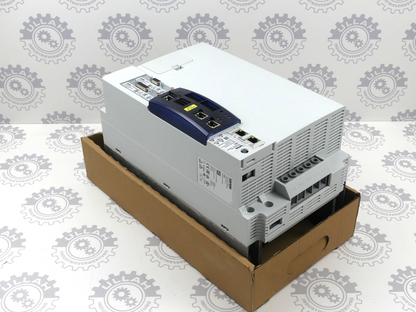 Lenze i950 I95AE322F1CV10Z000 Schaltschrank-Servoumrichter, 22 kW