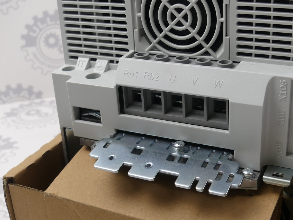 Lenze i950 I95AE322F1CV10Z000 Schaltschrank-Servoumrichter, 22 kW